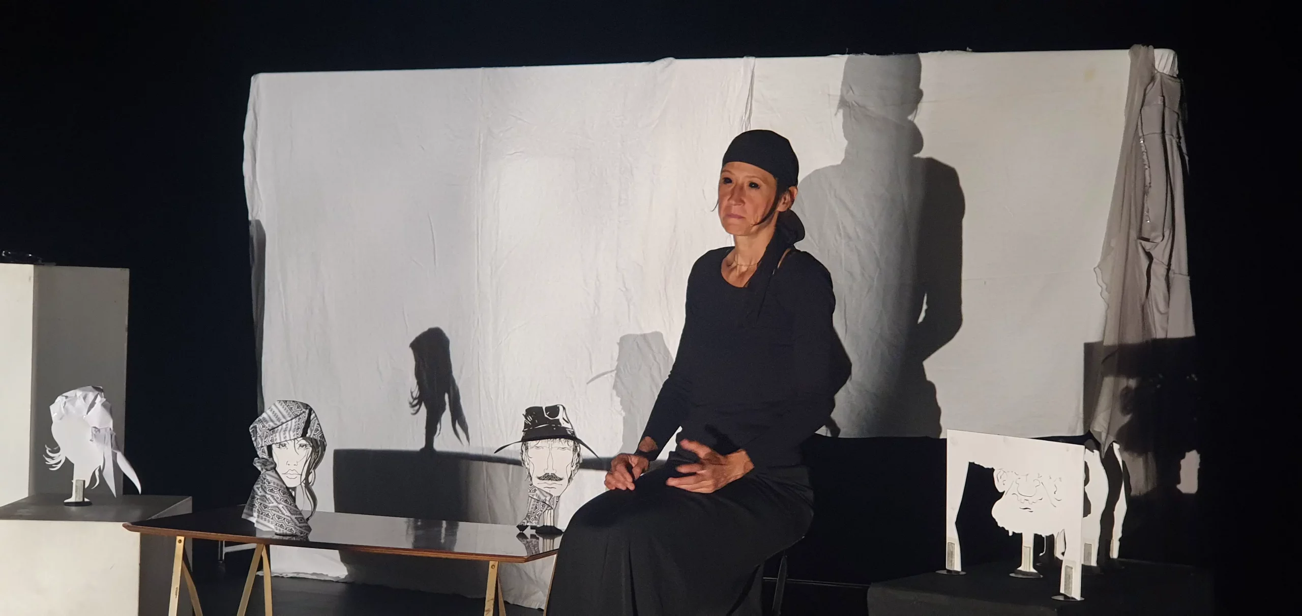 spectacle Sara ou comment naissent les secret. Spectacle issu de l'œuvre de Comès Silence. Création du Théâtre d'Anoukis