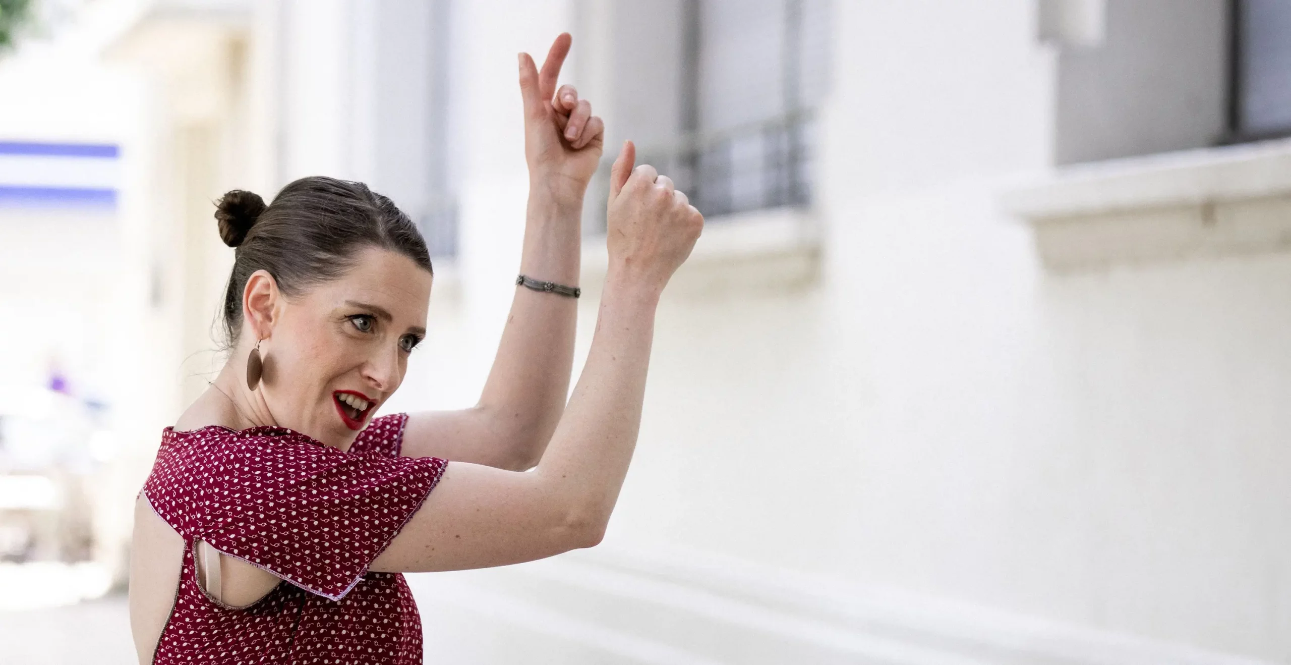 Emmanuelle Hermet dans le commando de lutte contre le réchauffement climatique, spectacle créé par le Théâtre d'Anoukis